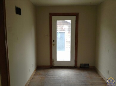 1640 SW Burnett Rd, Topeka, KS 66604 - photo 3