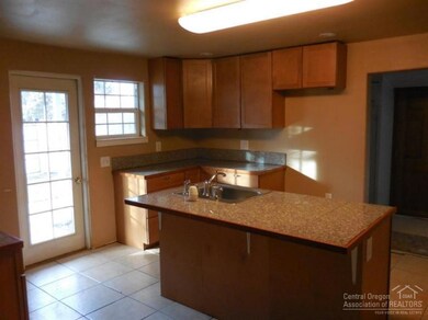 105 SW 12th St, Redmond, OR 97756 - photo 6