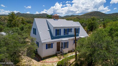 Brand new shingled roof!