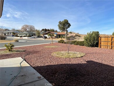14463 Holly Dr, Victorville, CA 92395 - photo 4