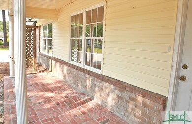 CHARMING ROCKING CHAIR FRONT PORCH