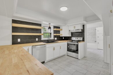 533 E 5th St, Claremore, OK 74017 - photo 6