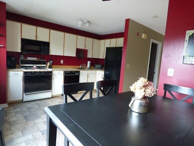 85 Tennis Plaza Rd unit 14, Dracut, MA 01826 - photo 4