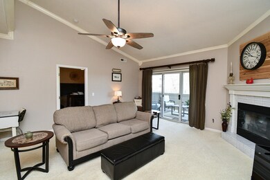 High Ceilings w/Crown Molding