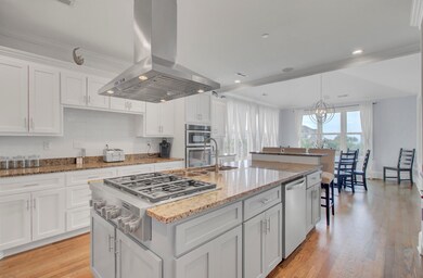Kitchen & Dining Area