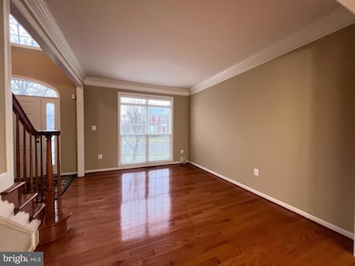 22289 Lost Branch Cir, Ashburn, VA 20148 - photo 4