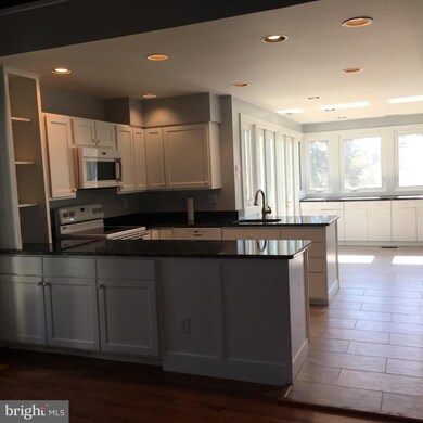 105 Locust St, Middleburg, VA 20117 - photo 3