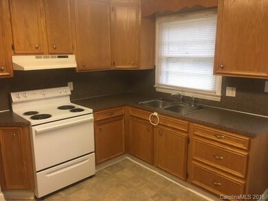 512 Holland Dr, Statesville, NC 28677 - photo 5