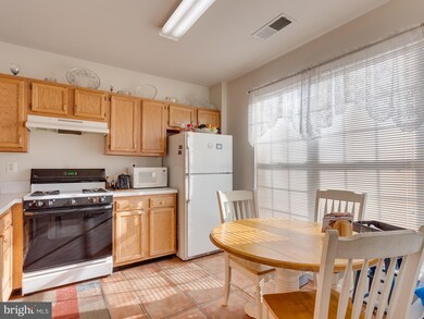 8175 Halley Ct unit 304, Lorton, VA 22079 - photo 3