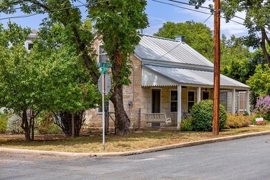 212 S Acorn St, Fredericksburg, TX 78624 - photo 2