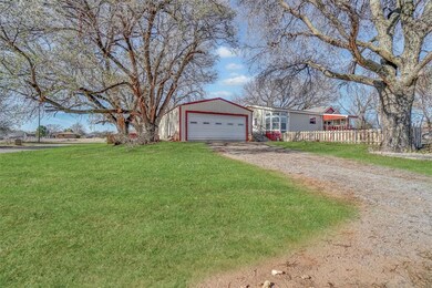121 S Sycamore Ave, Erick, OK 73645 - photo 7