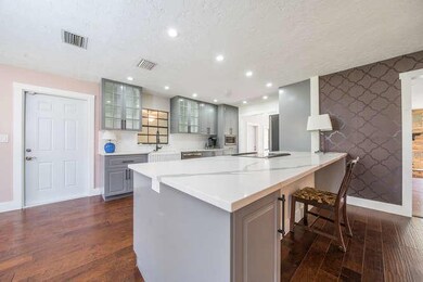 Lots of room for family & friends