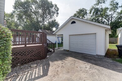 107 E Daggy St, Tuscola, IL 61953 - photo 3