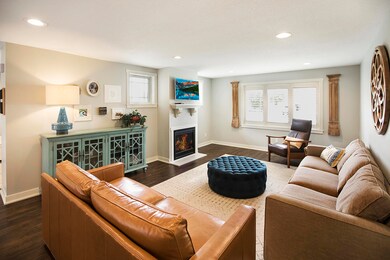 LIVING ROOM<|><|>