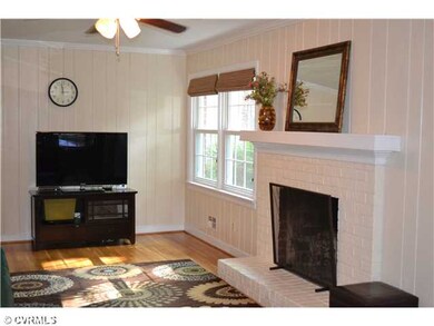Den/Family/Great Room - Family room with hardwood 