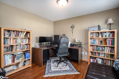 310 Oak Park Cir, Marion, IA 52302 - photo 5