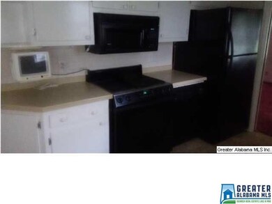 Nice size kitchen.