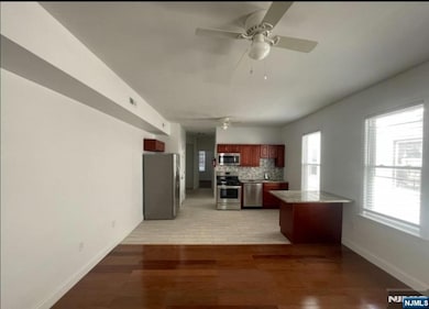 421-423 Leslie St unit 1L, Newark, NJ 07112 - photo 4