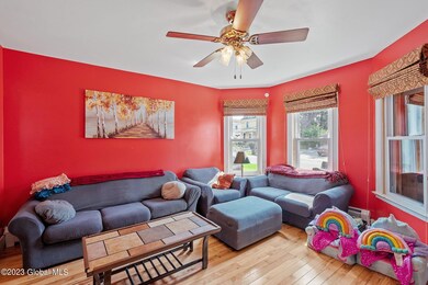 26-web-or-mls-15-marshall-ave