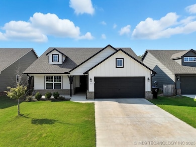 1917 E Van Buren St, Broken Arrow, OK 74011 - photo 2