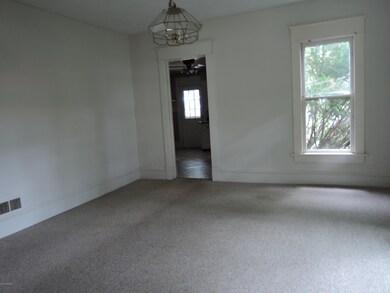 115 N Andrews