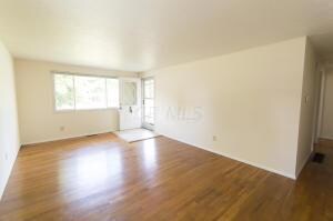 6210 Chelmsford Square E, Columbus, OH 43229 - photo 3