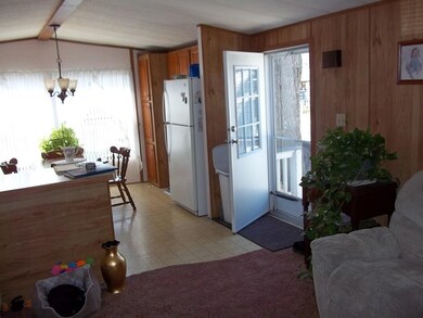 548 Kenyon Ave unit U4, Pawtucket, RI 02861 - photo 2