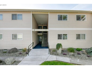 1900 NW Carden Ave unit 16, Pendleton, OR 97801 - photo 2