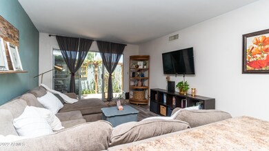 5205 S Hazelton Ln-8