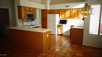 Family Room to Kitchen [Desktop Resoluti