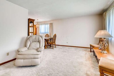 1438 Evaline Dr Columbus OH-small-005-00