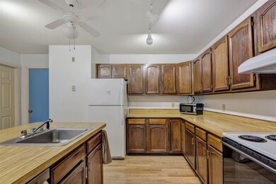 27 Pleasant St unit 63, West Lebanon, NH 03784 - photo 6