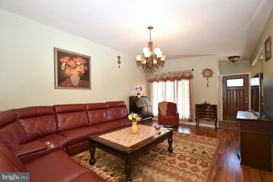 6823 Barnett Rd, Baltimore, MD 21239 - photo 5