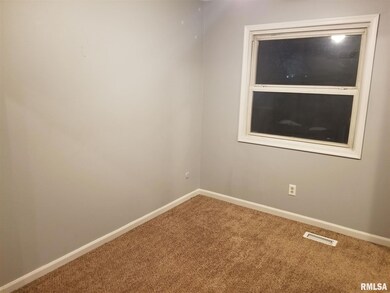 2433 W 59th St, Davenport, IA 52806 - photo 7
