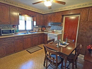 124 Howland St, Fall River, MA 02724 - photo 5