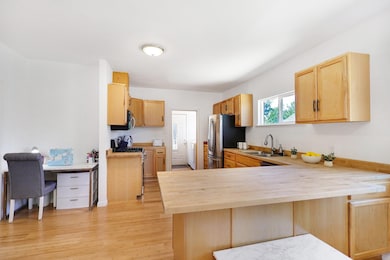 1176 Willis St, Redding, CA 96001 - photo 7