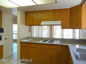 Breakfast Bar and Pantry
