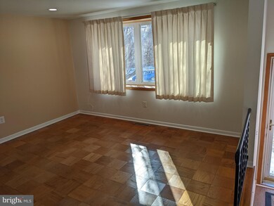 976 Circle Dr, Halethorpe, MD 21227 - photo 3