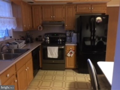 1209 Lilac Ln, Reading, PA 19609 - photo 5