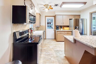 1002 Lindsey Dr, Rosenberg, TX 77471 - photo 6