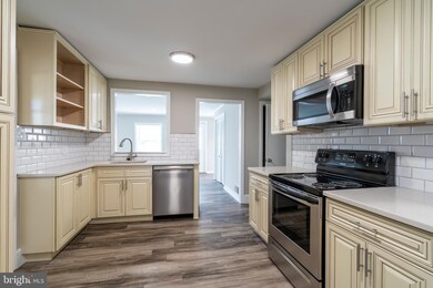 338 Poplar Ave unit 1ST FLOOR, Devon, PA 19333 - photo 2