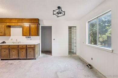 1122 S Division St, Sapulpa, OK 74066 - photo 5