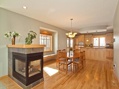 Dining & Kitchen