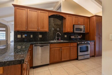 7 KITCHEN