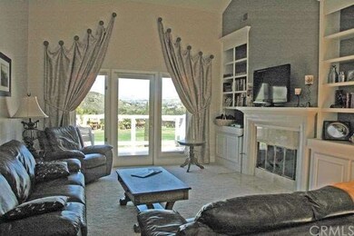 Living room and deck overlooking golf cours & moun
