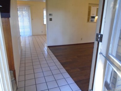 15047 Antonio Dr unit NO. 6, Helotes, TX 78023 - photo 4