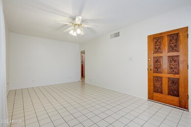 004_Living Room