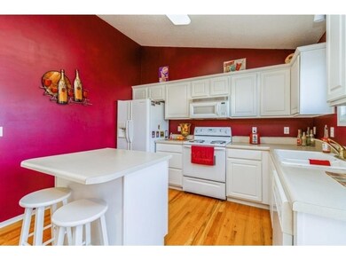 1020 S 12th Ave E, Newton, IA 50208 - photo 7