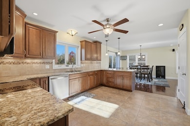 559 E State St, Granby, MA 01033 - photo 3