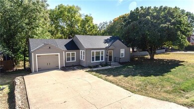 5615 Monrovia St, Shawnee, KS 66216 - photo 2